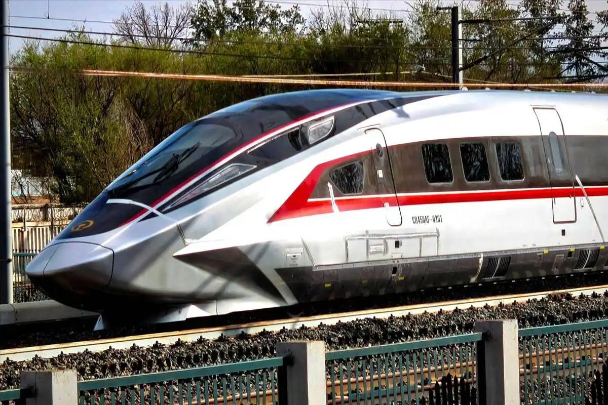 初中物理老师绝对想不到，中国CR450高铁跑出400公里时速，能耗不仅没暴涨，反