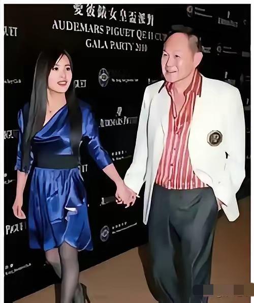 香港有个老头，都80多岁了，身边的女朋友还一个接一个的换。​​有人给他算过账，