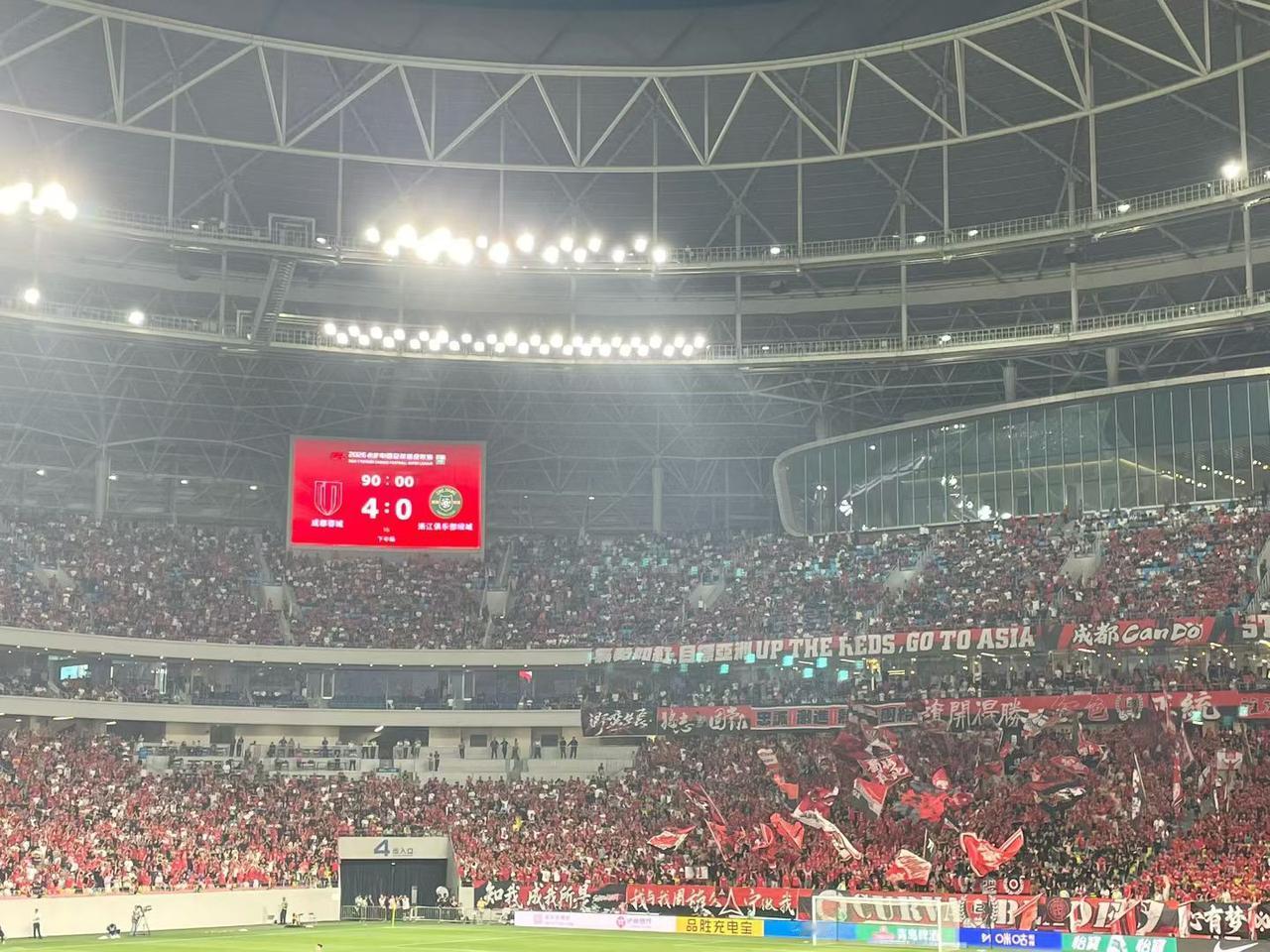 拜合拉木的故事告诉大家进球一定要低调！拜合拉木来到成都蓉城首个进球就很高调，直接