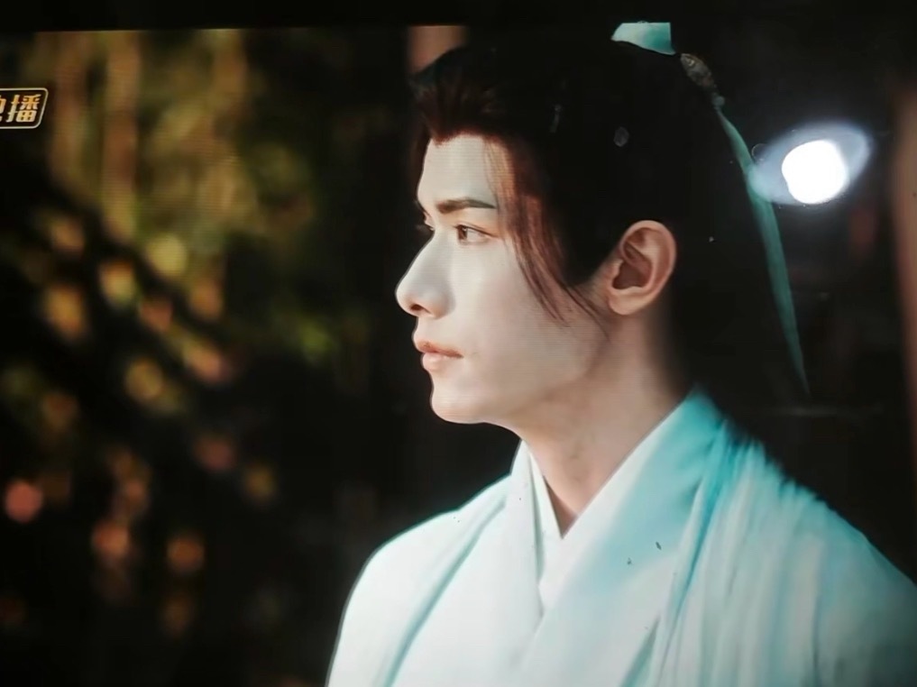 这个侧脸……呃……好虐不懂于正为什么会签他