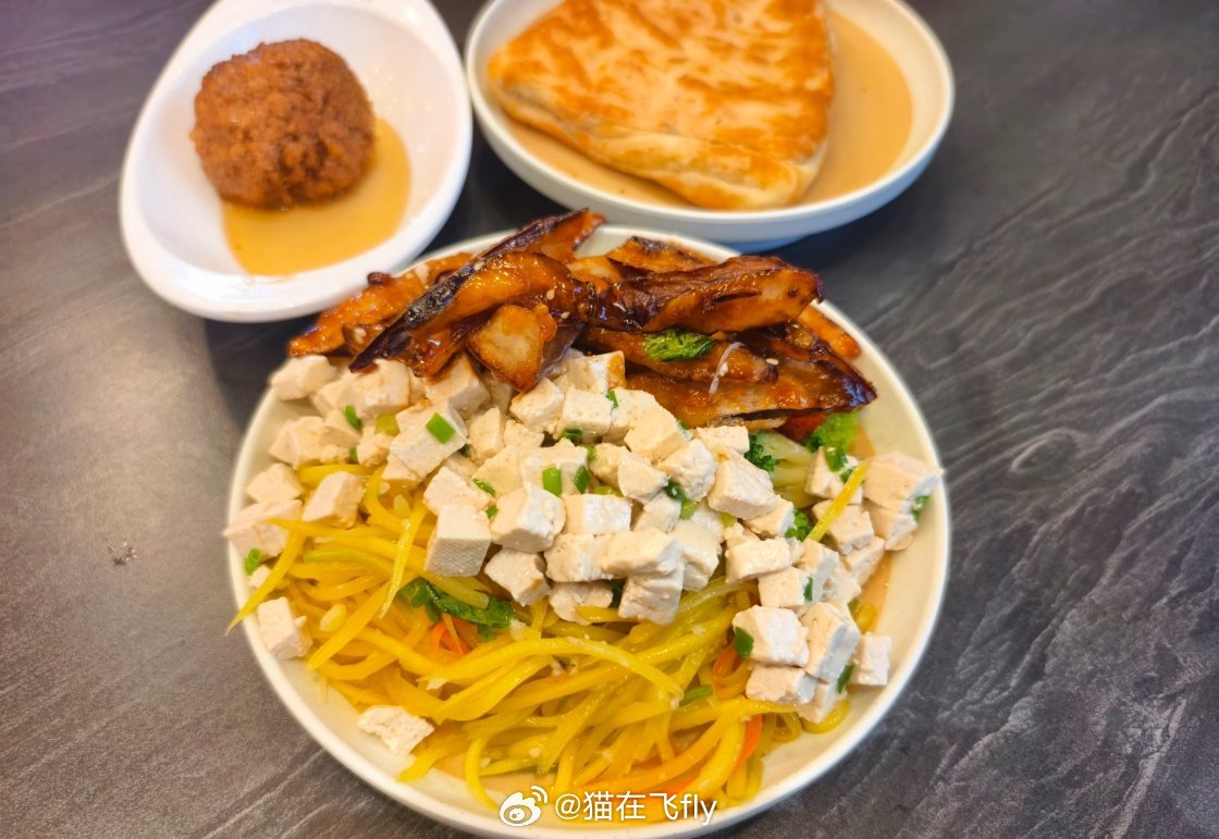 像今天这种情况猫加仓了但是没敢加很多非常担心被诱多之前吃过这个亏[捂脸哭]​​​