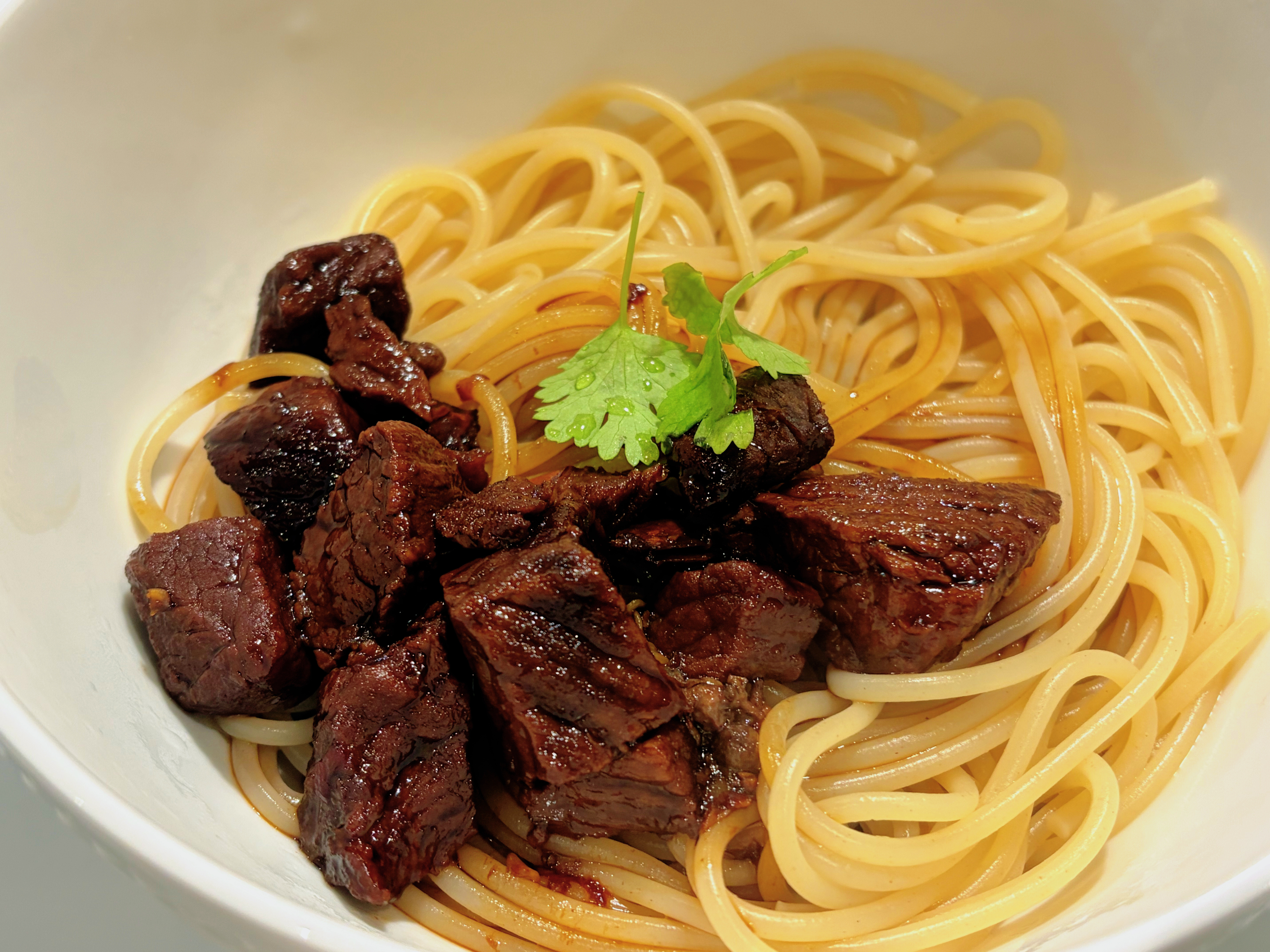 凌晨四点给自己整了一碗忘情牛肉面​​​