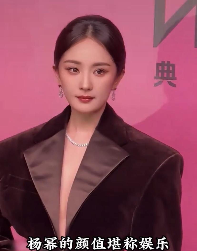 85花里，杨幂和赵丽颖堪称优秀标杆。杨幂早早就凭《仙剑三》《宫锁心玉》成顶流，《