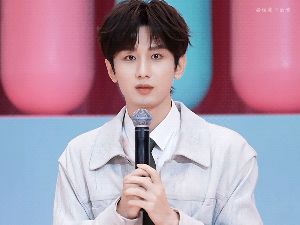 每天去小毅书看一看，有我e的消息嘛！！啊啊啊……好饿啊～越考古越饿～