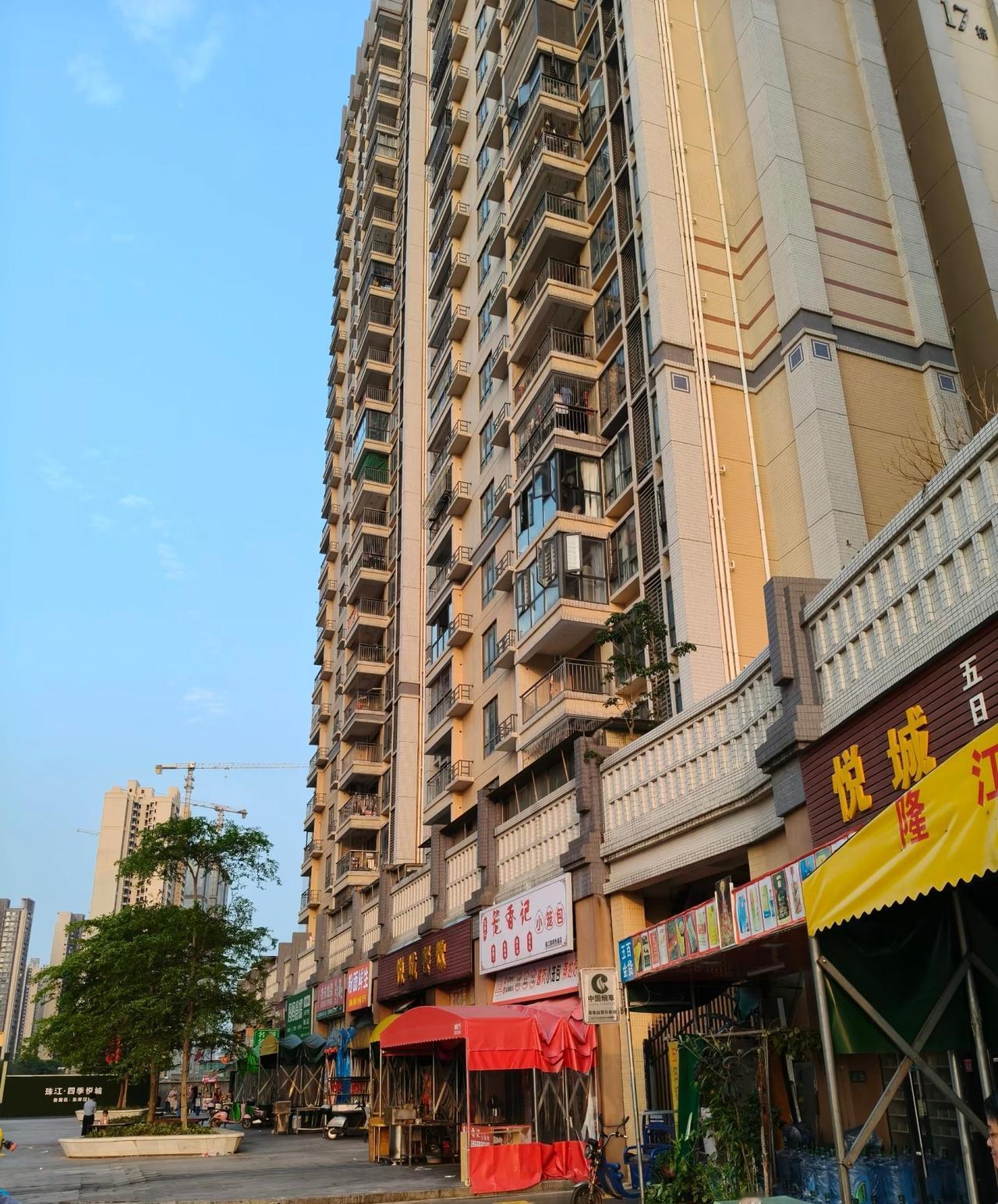 打拼二十年，40多岁的我，在地产行情低迷期，我在三线江城市城东核心商圈，入
