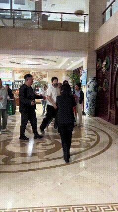梁靖崑是一战成名，老来得粉啊[呲牙笑][呲牙笑][呲牙笑]。周末回河北聚餐，梁靖崑是