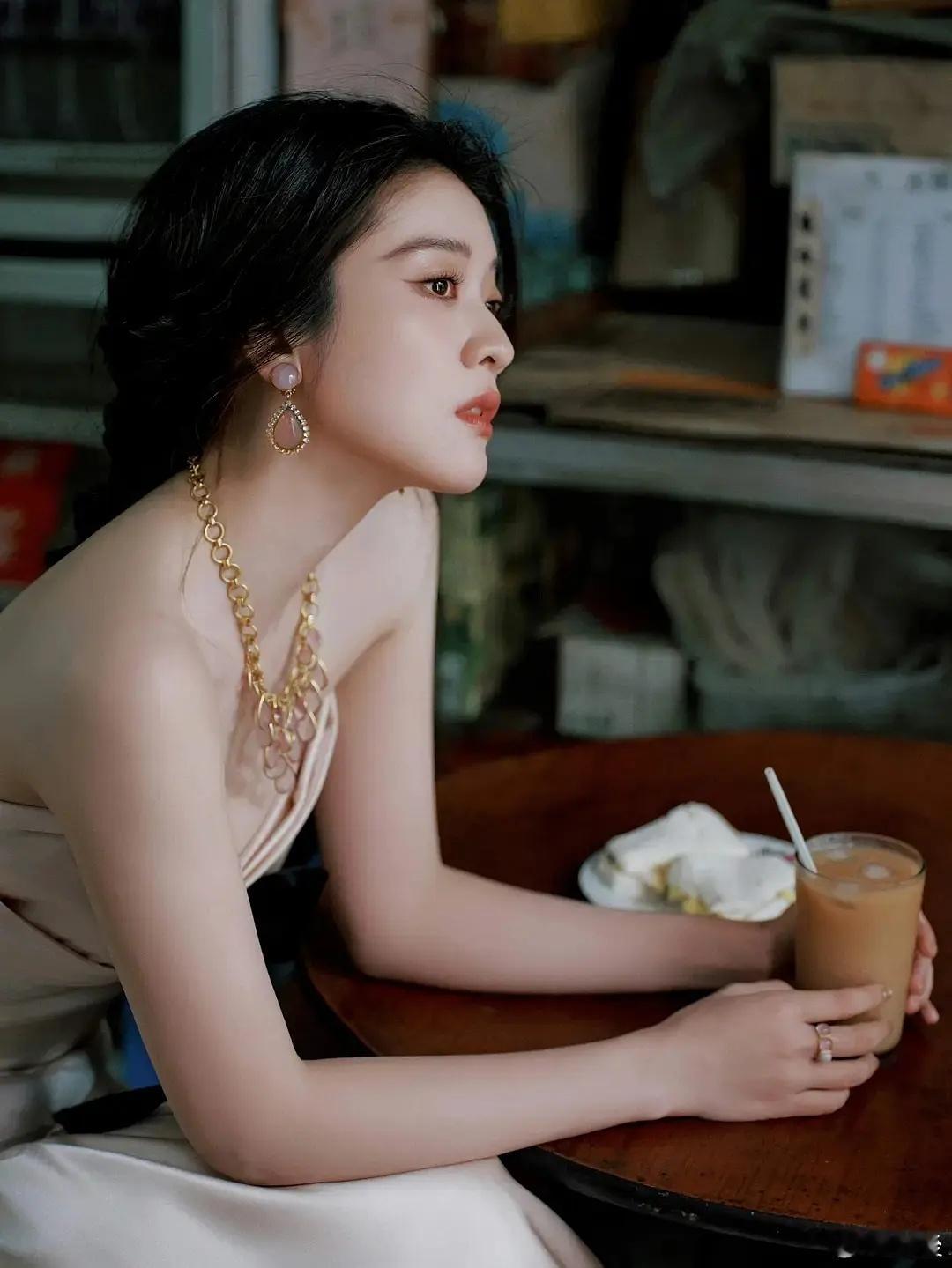 张雪迎好可惜啊，明明长得也好看演戏也有灵气，近几年越来越难看到她的作品了