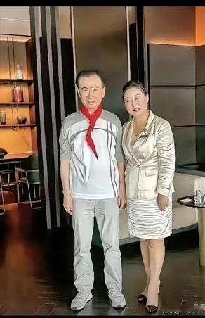 王健林瘦了，王石也瘦了，有钱难买老来瘦，瘦是好事儿。但，我觉得二位不光瘦