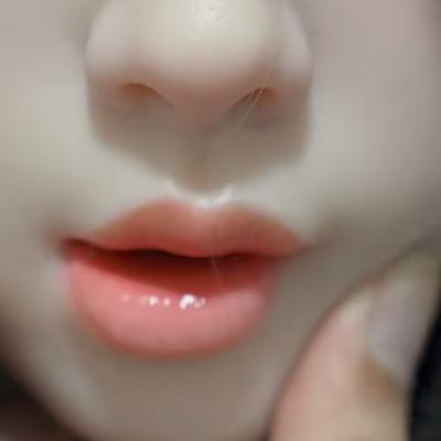 这下踢到铁板了！一男子为了解决生理需求，在网上花3700元买了一个仿真娃娃，商品