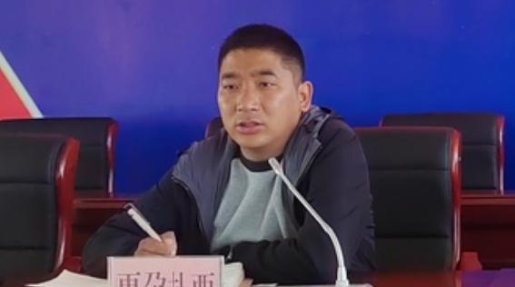 工作日期间喝酒又打人，这个镇长太嚣张。近日，青海黄南州纪委监委发布3起违规吃喝