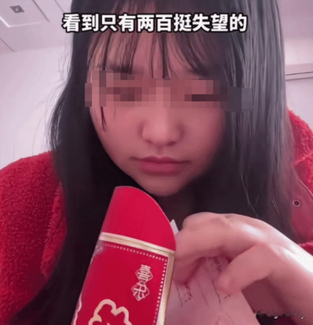 第一次跟男友回家过年，婆婆递来的红包让我瞬间想走家人们，我现在真的越想越委屈