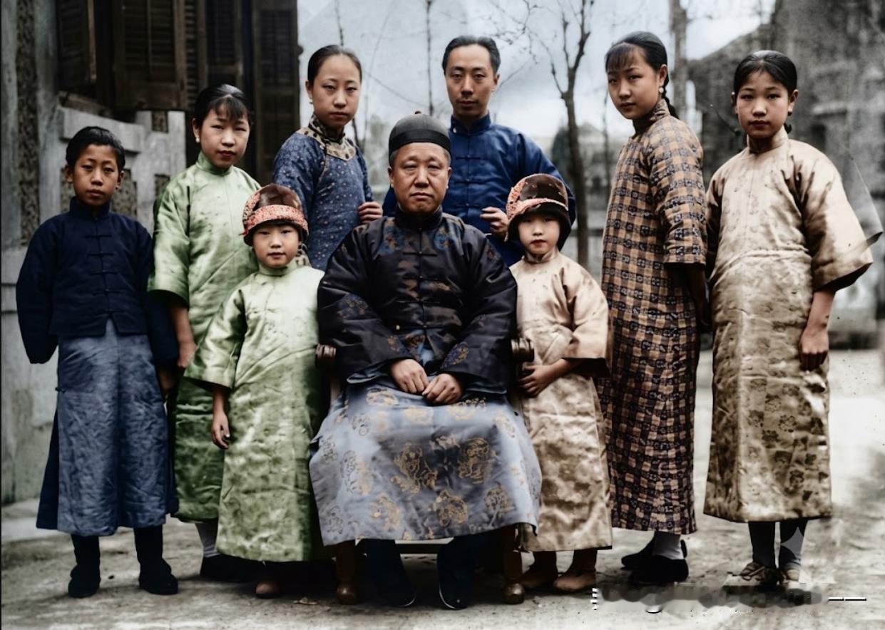 看看末代摄政王一家人都有谁？什么结局？一、照片人物辨认（1923年醇亲王载