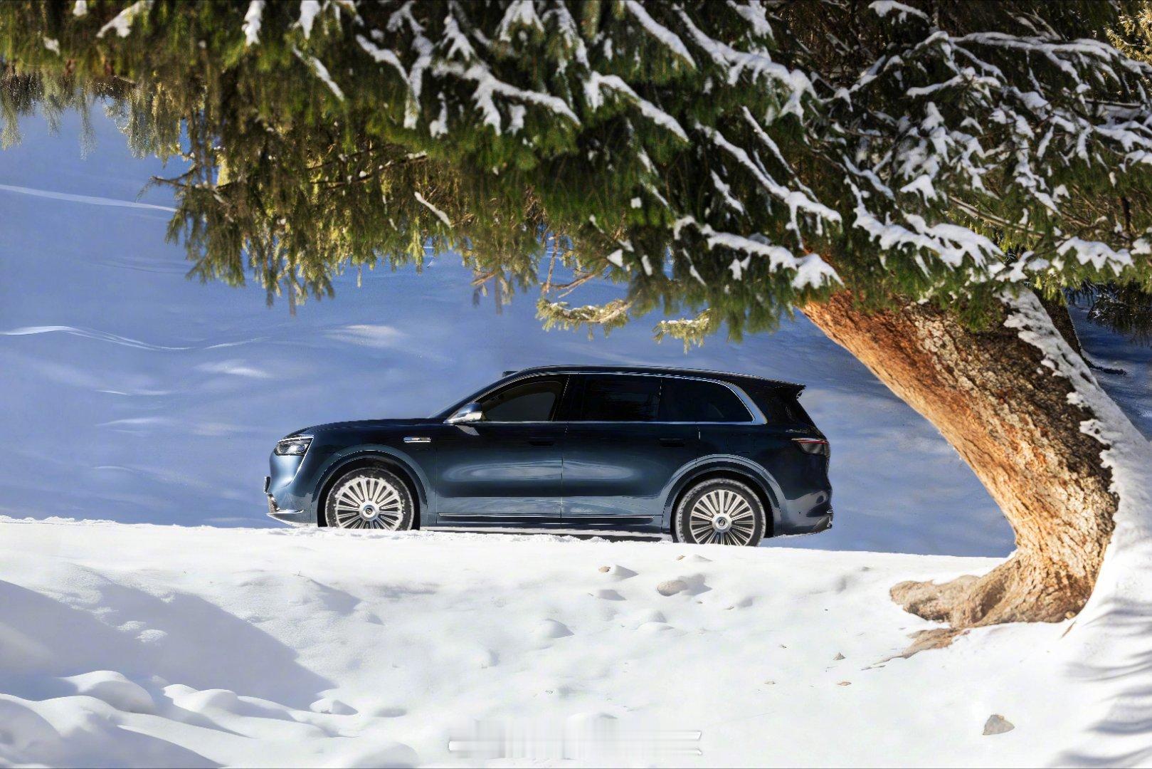 冬季用车的核心痛点的：晨起车内严寒、续航衰减、雨雪天行车无安全感。问界M8以多项