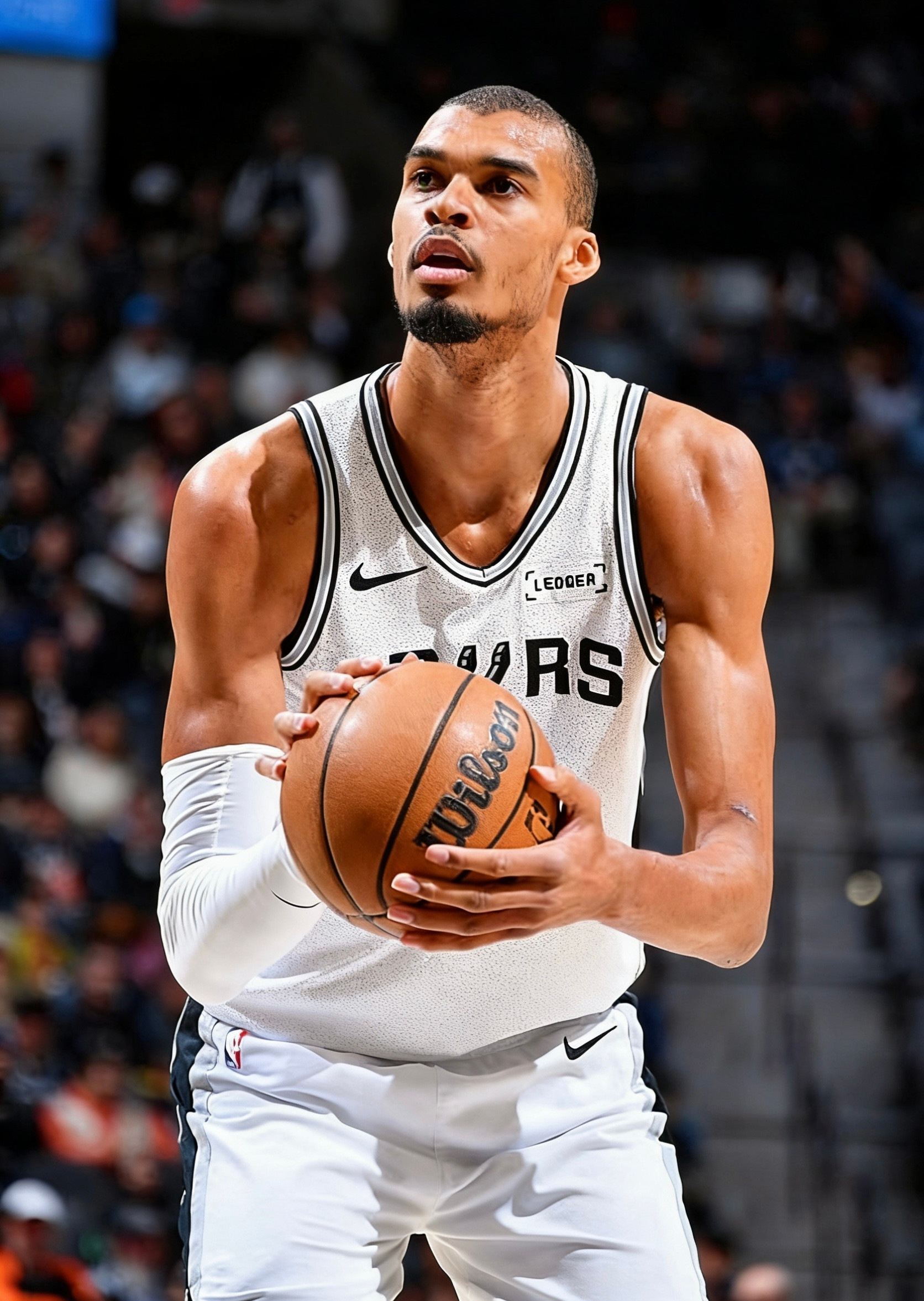 全场比赛结束！马刺主场112-103击败魔术，赶紧回家睡觉马刺（33-16）：文