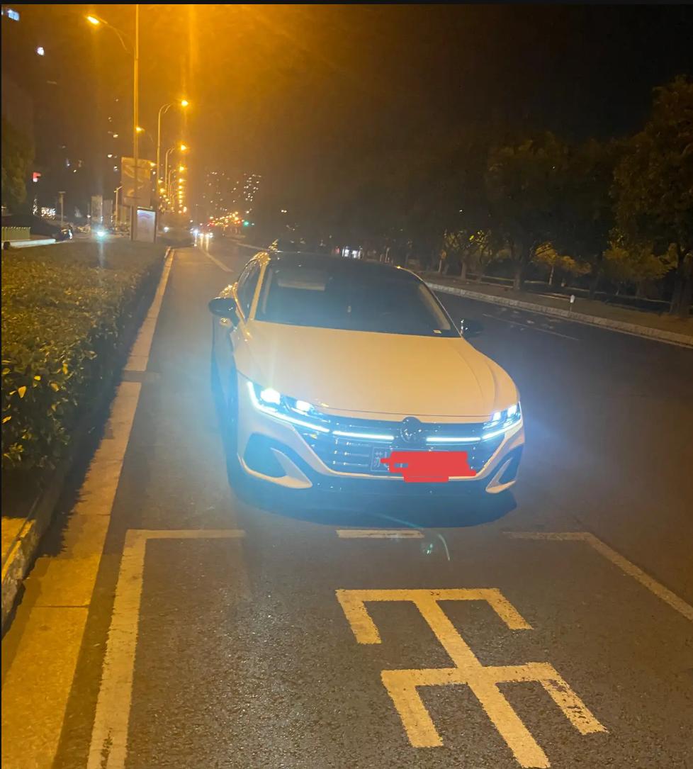 十万买车丢人？这位35岁医生的选择让人肃然起敬！最近，一位35岁的三甲医院主