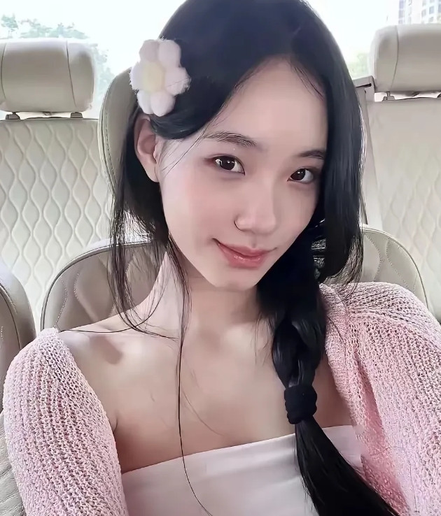 Lily，艺人小s的二女儿这孩子虽然只有16岁由里到外透着一股风尘气话说