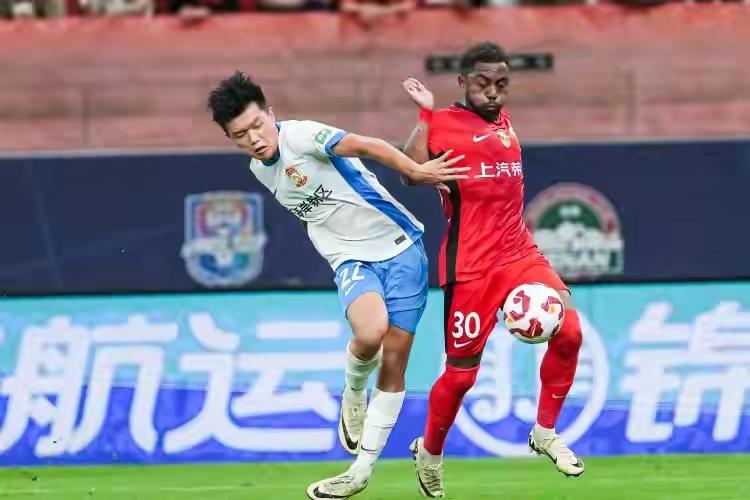 杨希基本加盟深圳新鹏城，转会费细节待披露此次转会涉及一定费用，具体金额未公开