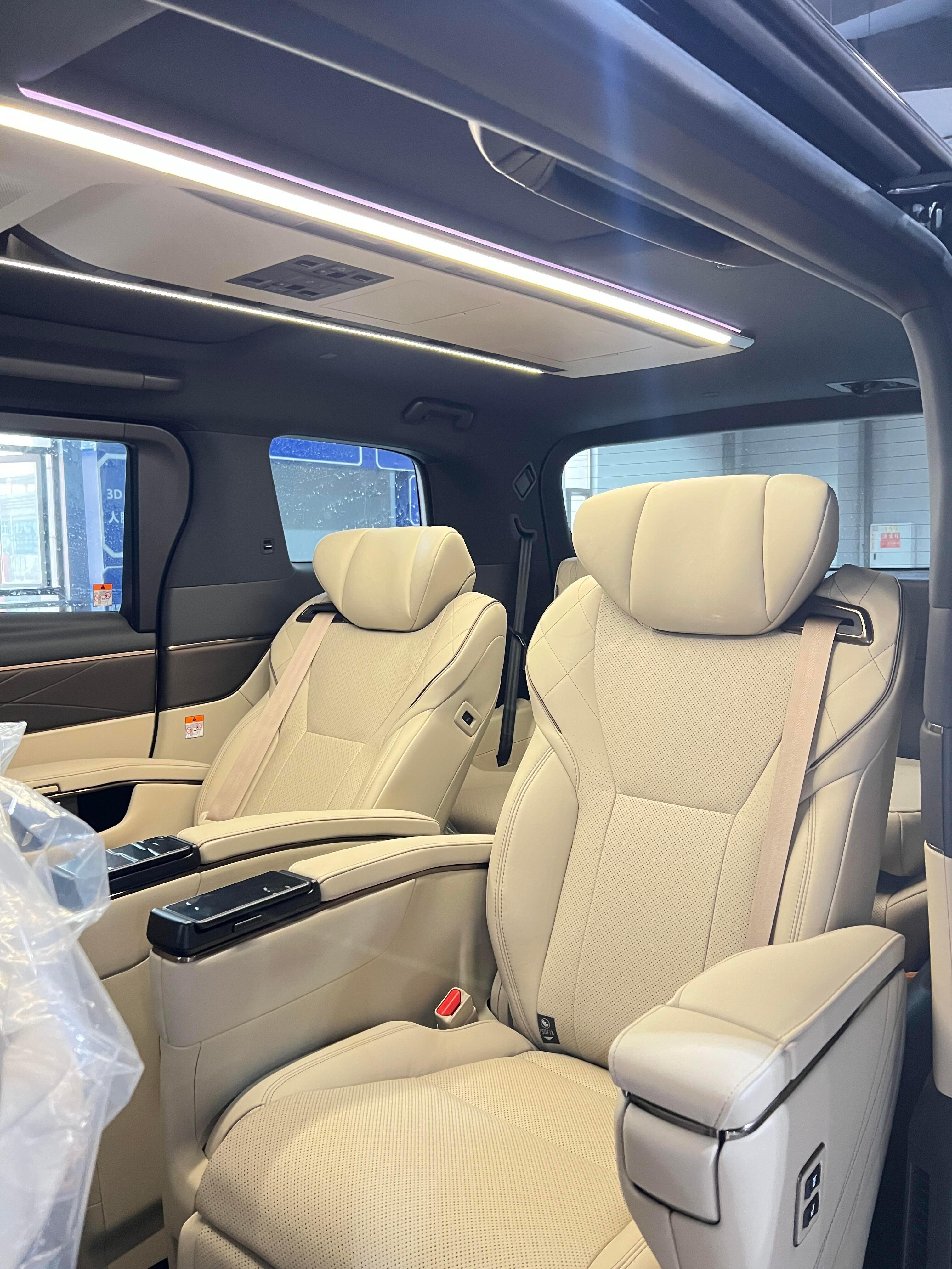 威尔法899至尊版黑外米内优惠3.5万89.9-3.5=86.4万裸车价全款提