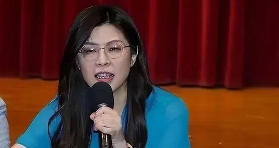 国民党副主席张荣恭在节目里爆了个猛料，说郑丽文根本不是大家以为的“统一女神“，