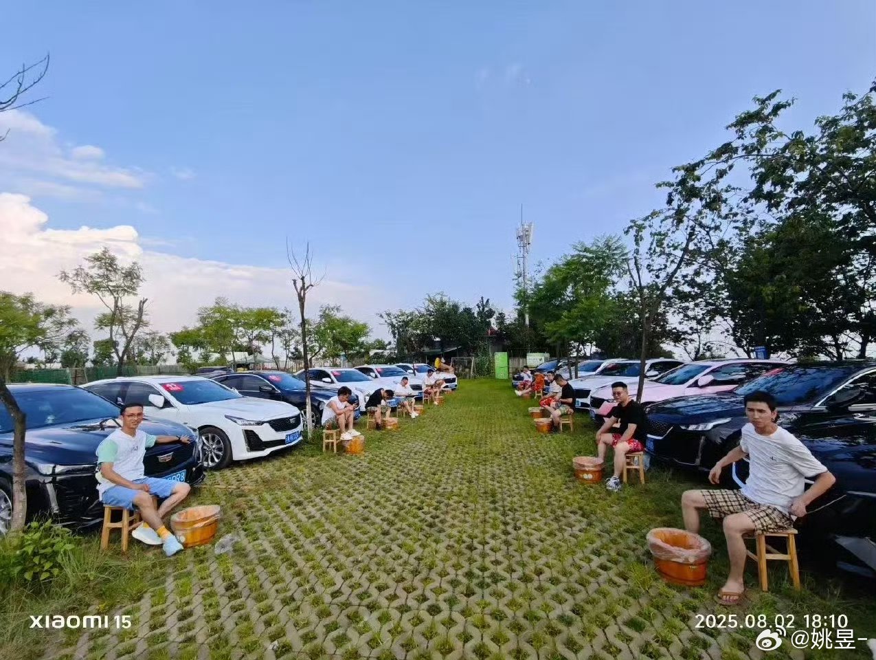 一直以为凯迪拉克洗浴王是玩梗你们车友聚会来真的啊？​​​