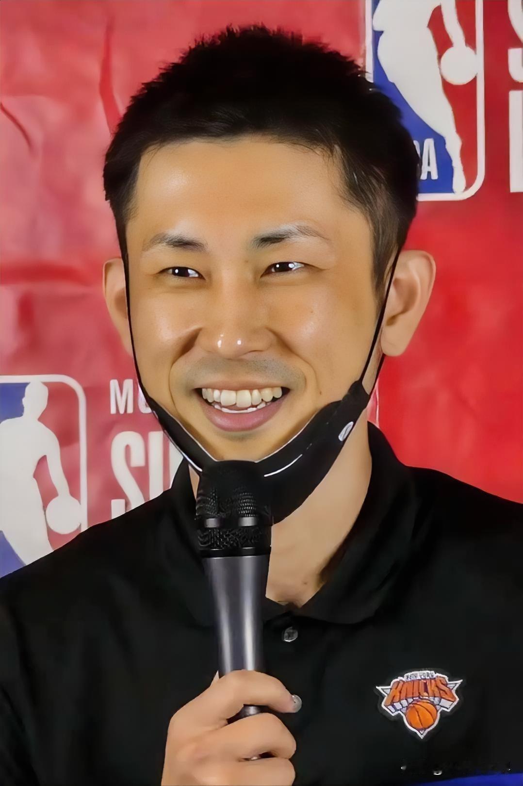 中国男篮77比97输给日本后，最刺眼的不是20分的差距，而是日本教练席上的吉本泰