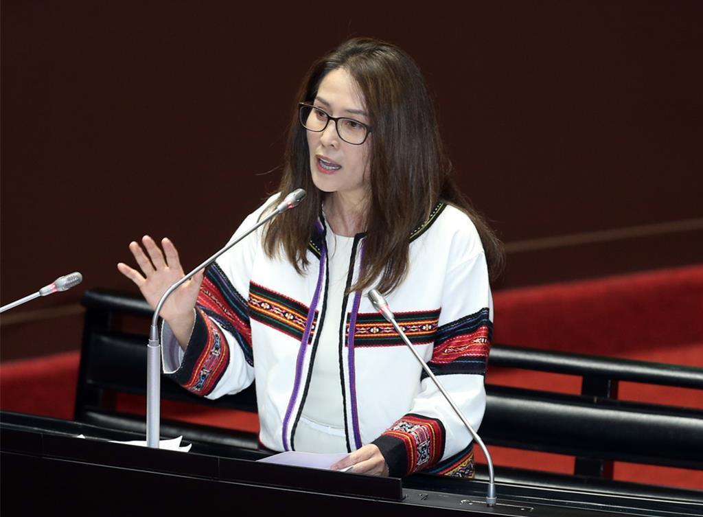 台“立法院”今天举行弹劾赖清德案记名投票表决，“副院长”江启臣宣告弹劾案不通过