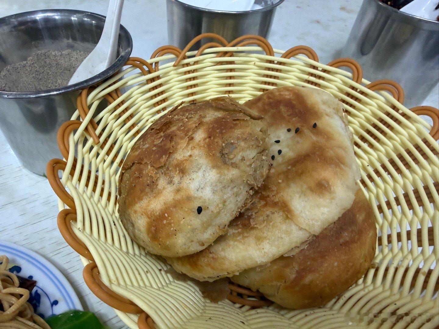 东北的冬天，必须来一碗顶配羊汤加火勺。