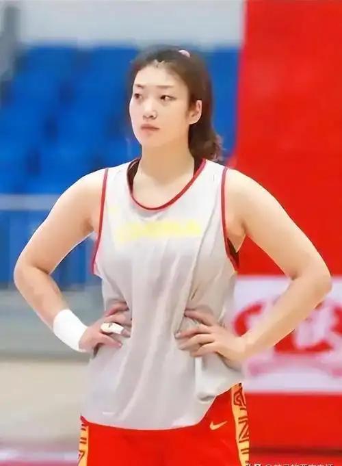 从风光无限的亚洲杯MVP，到如今国家队集训的“查无此人”，李梦经历了什么？面对宫
