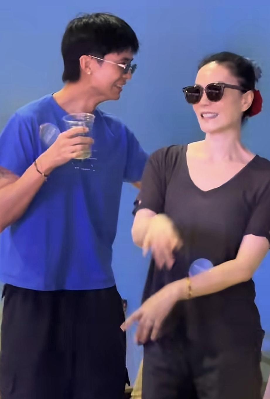 难怪王菲说自己的烦恼就是太红了。现身一场音乐会，锦鲤附体的王菲，把她那位低调的