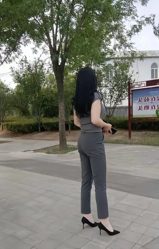 现在乡镇女干部都特别厉害身高一米六，气场六米一男下属见了都低头哈腰的