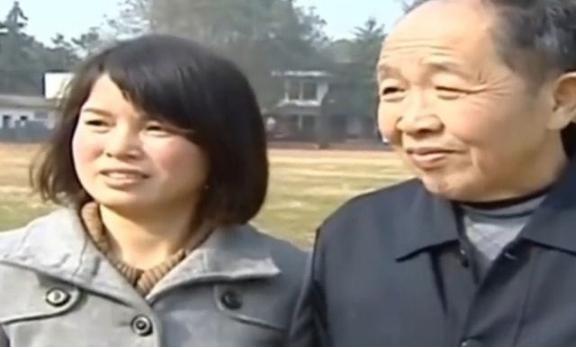 2012年，湖南38岁人民女教师向大自己27岁的环卫大爷疯狂示爱，并一点不嫌弃大