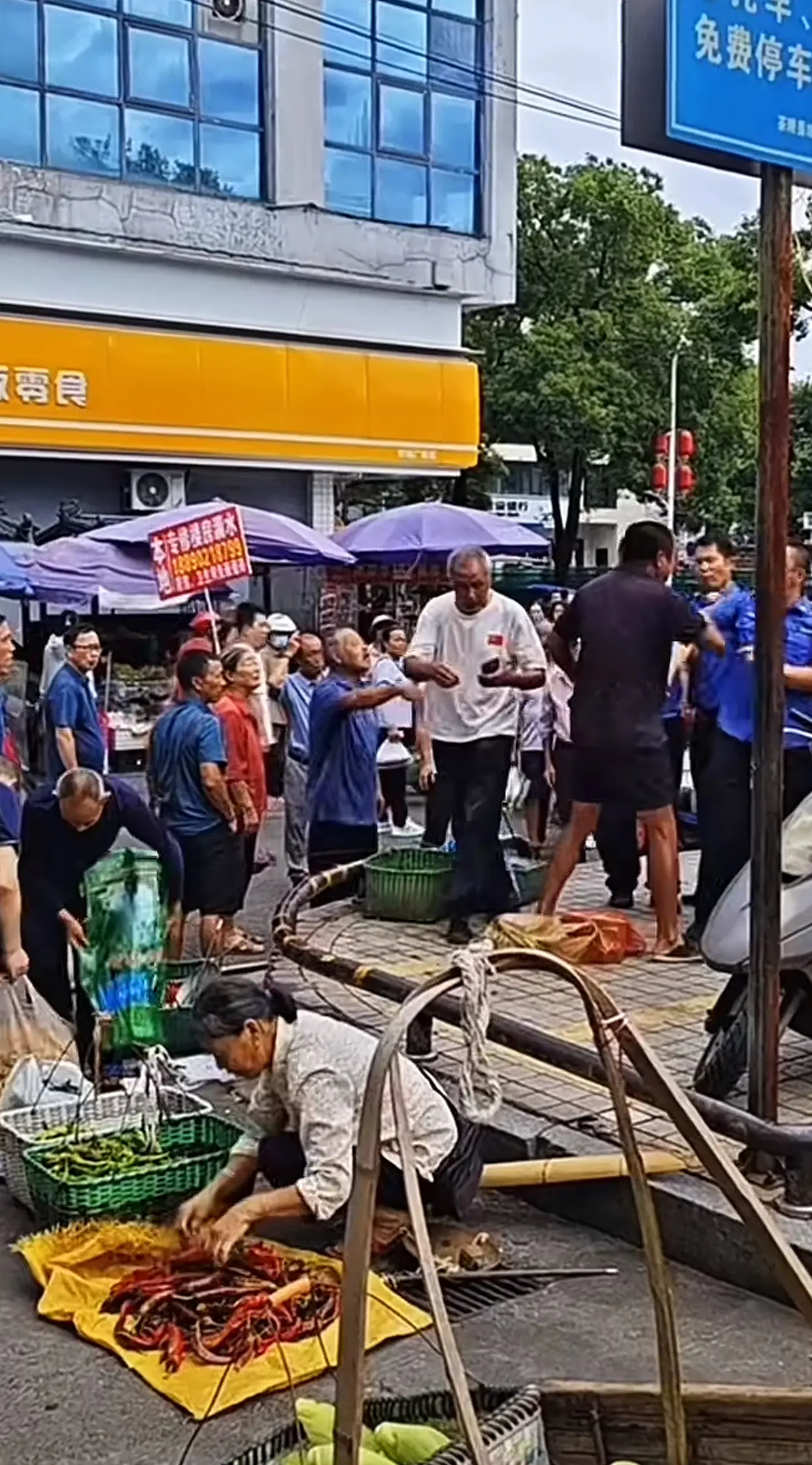 遇到这种情况，摊贩该怎么办？