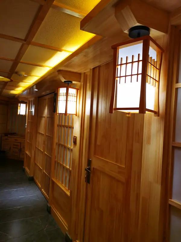 950元高端桑拿变夺命陷阱！日本网红夫妇惨死，4个真相撕开行业黑幕家人们，