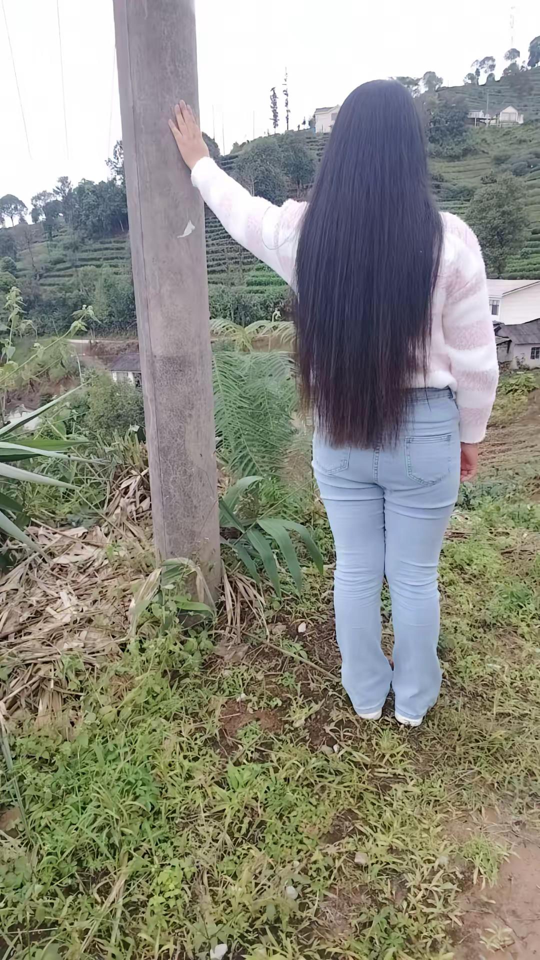 紧身牛仔裤微胖女生单身小姐姐<...