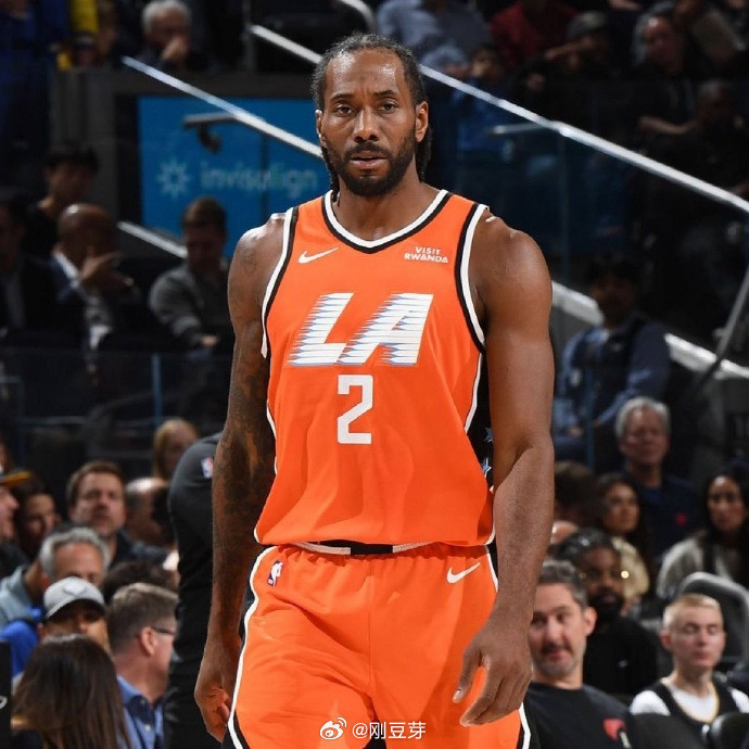 NBA逃过一劫，76人坑完哈登还想坑伦纳德？76人试图在交易截止日前得到伦纳德