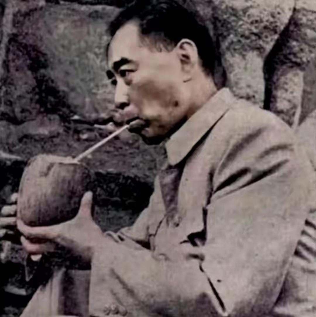 50年代，新中国刚刚成立不久，身为国家总理周恩来工作繁忙。1955年4月，周