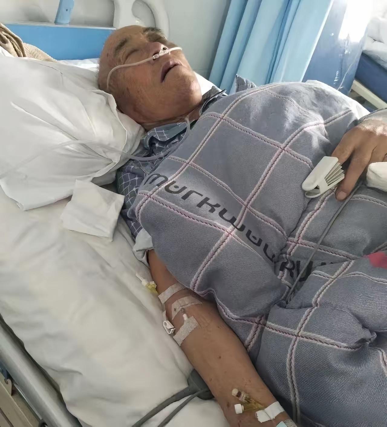 大标题：“太真实了！”医院护工一句话道破人性：失能老人，再孝顺的儿女也会把你当“