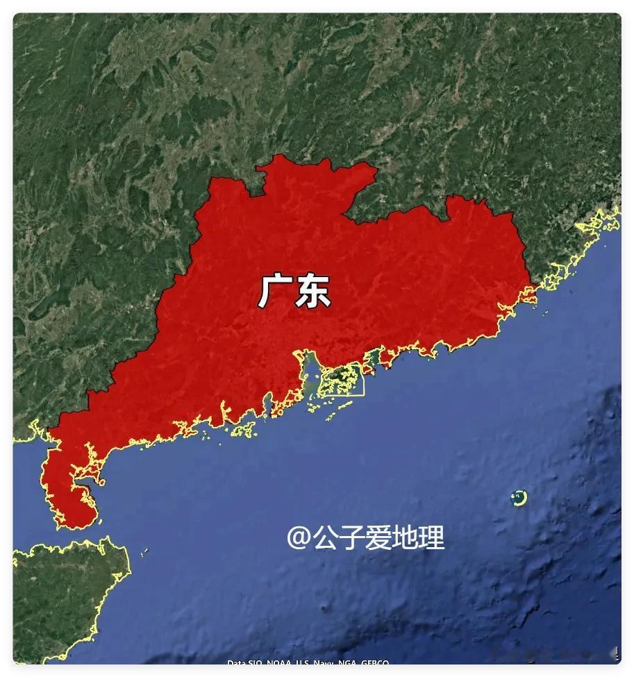 广东的糯米饭，你太过分了吧！在东北我都没见过这么吃的刚刷到视频那会儿，我正端着