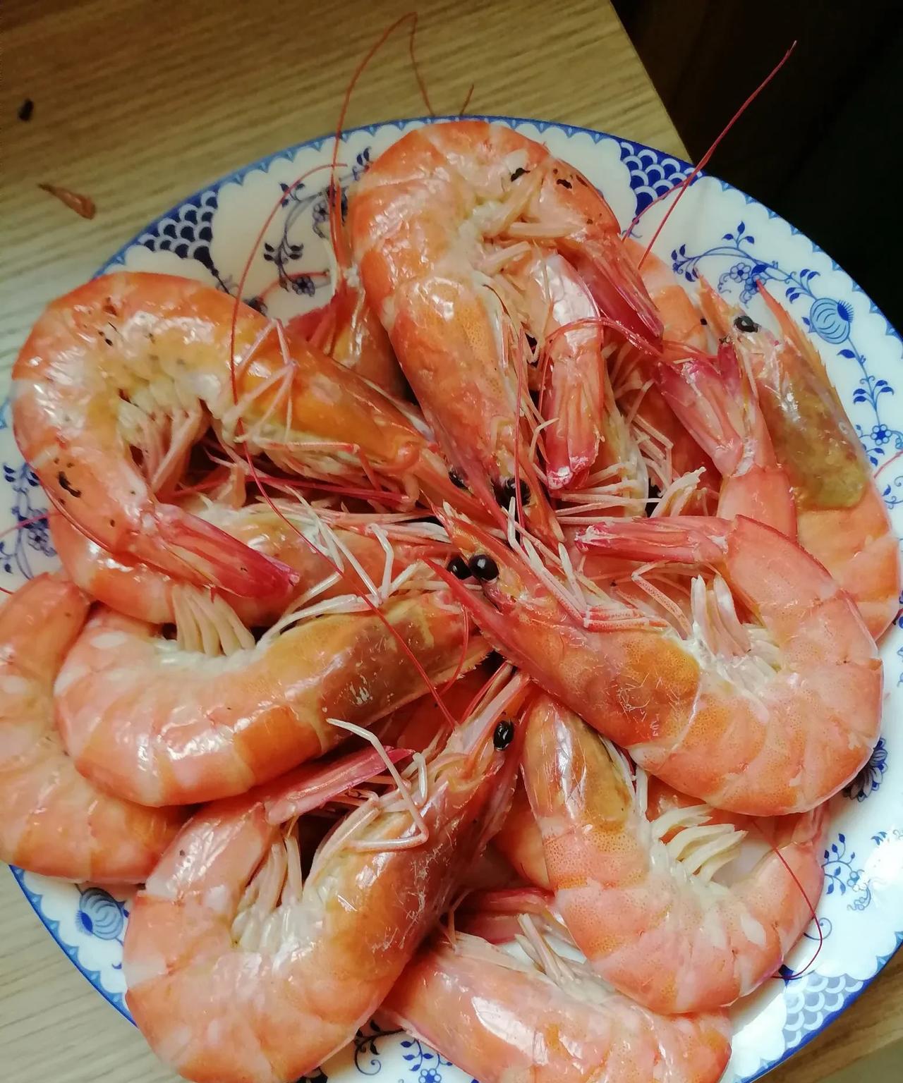 【天津吃虾便宜，不吃白不吃】二十二买虾，一碟子够吃两次。两块钱的芹菜炒一半儿，