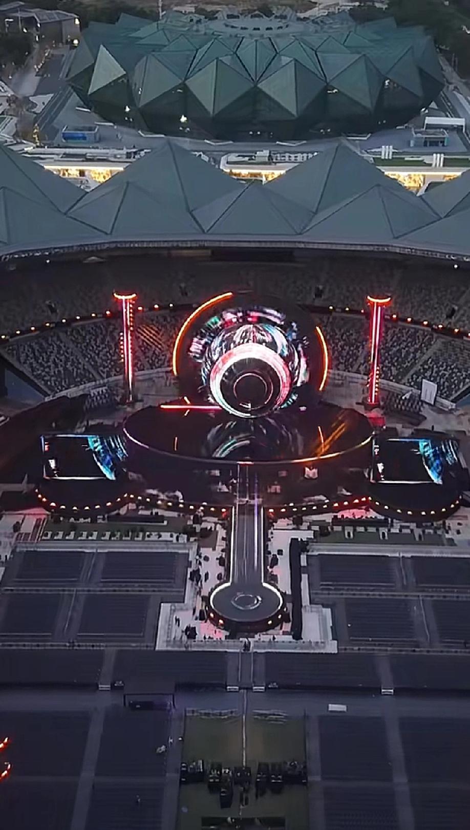 鸿蒙星光盛典即将举办!舞台调试已经开始，彩排倒计时，为2025年做出贡献的科技颁