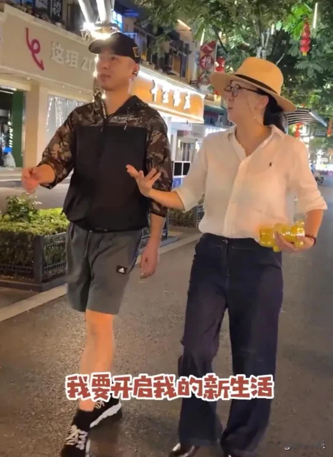 王一楠探班高鑫，76岁老母亲亲手熬的绿豆汤！事情是这样的。王一楠去横店给新戏