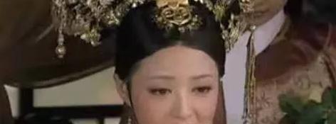 2010年。《甄嬛传》开拍时，陈建斌看到蒋欣饰演的华妃后，顿时面露嫌弃：“你年纪