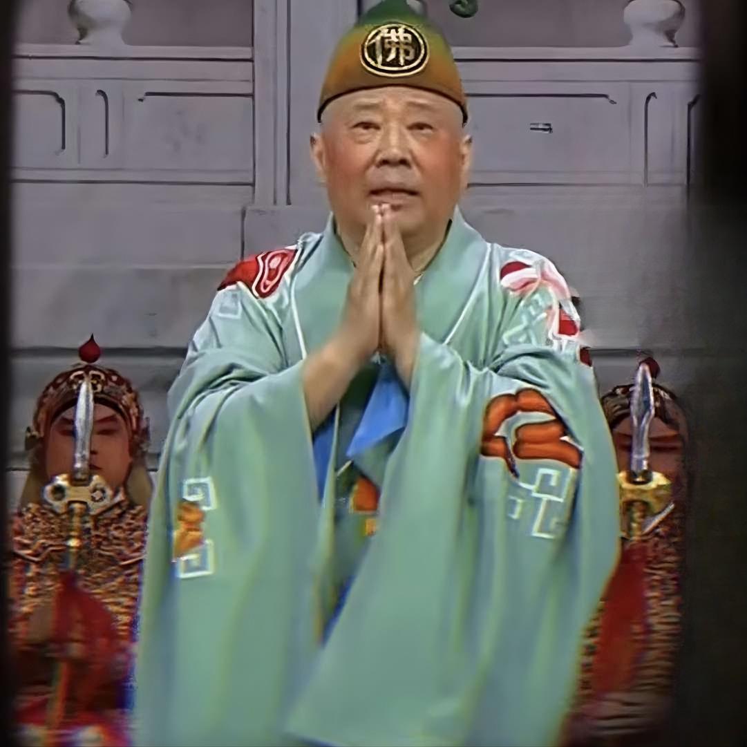 我觉得郭德纲这次出事不是不懂演出规则也不是不知改编不妥，核心问题是他高估了