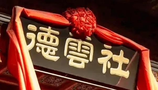 12月8日（报道），北京。德云社班主郭德纲近期演出的传统相声作品《艺高人胆小》引