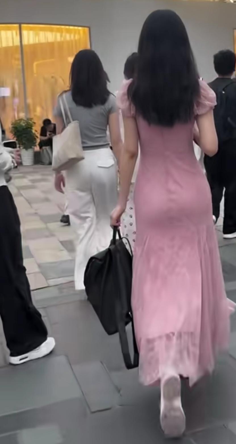 谢谢邀请，试对下联：上联：清风缕缕惹人醉。下联：明月悠悠陪客眠。上联“