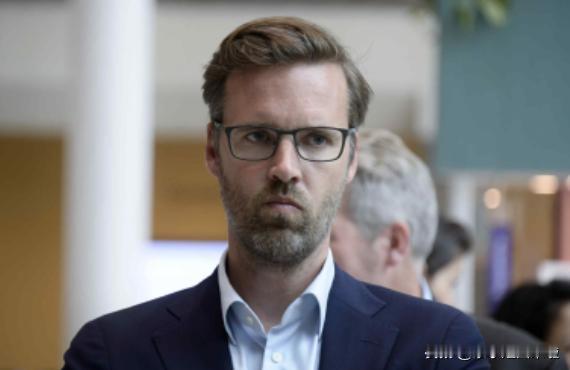 安世之争后，荷兰又准备对中国出手了！安世半导体原本只是一桩普通的跨国并购案。