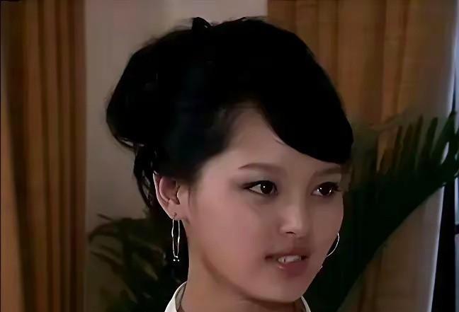 王凯和辛芷蕾，这两个名字放在一起，你可能觉得八竿子打不着。但扒开他们的履历，你