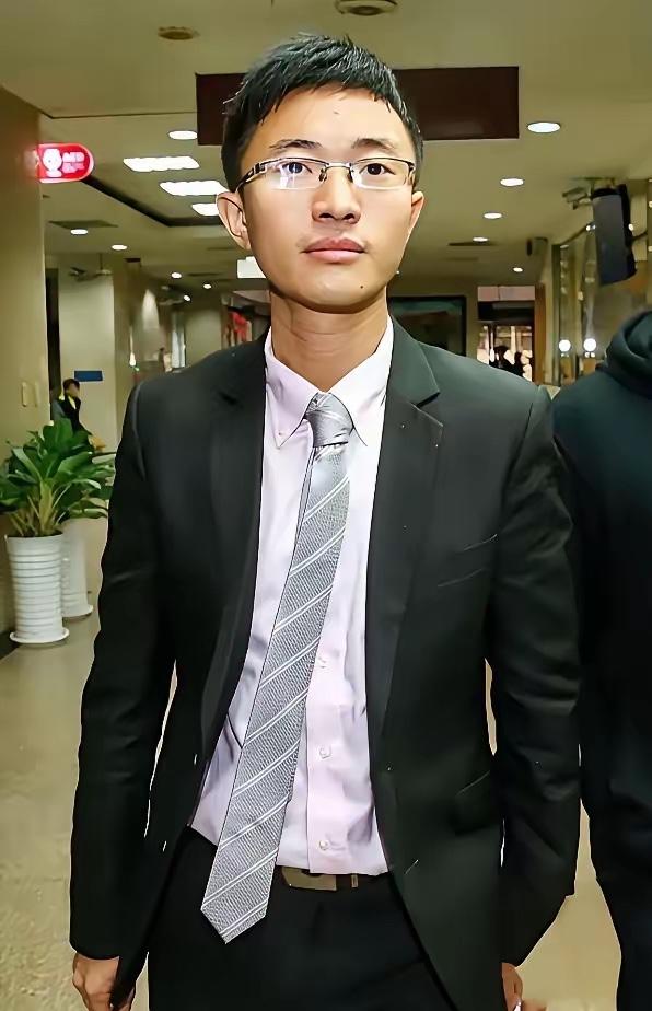 37岁统派青年侯汉廷：坚守初心，力促两岸统一小伙子好样的，年轻（37岁），