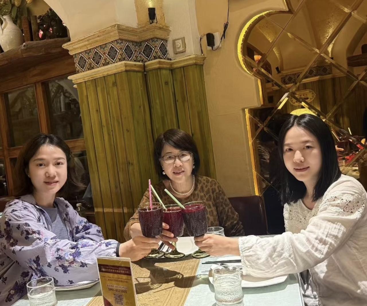 6月7日，翁帆的最新消息传来，她过的很好。翁帆和妈妈，妹妹一起去新疆旅行了，