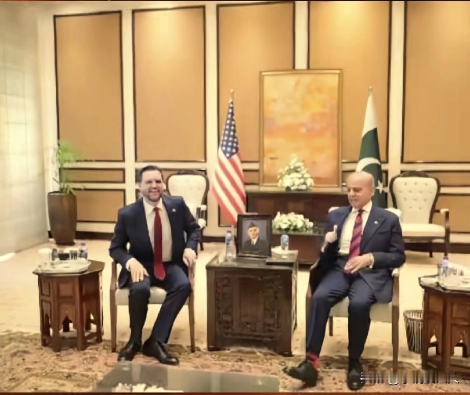 美伊谈判内幕被曝光！万斯接到一通电话后，突然停止谈判，伊朗代表全程没有打电话